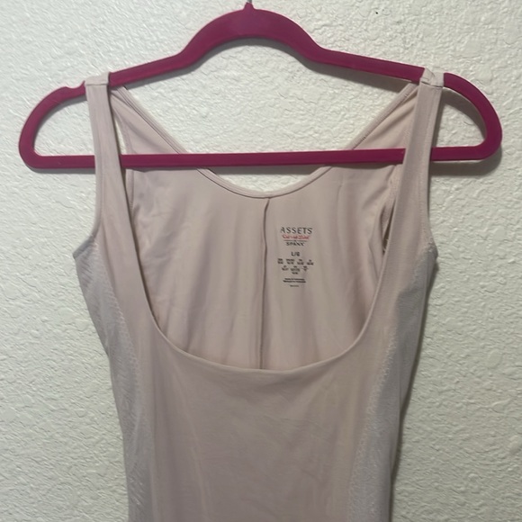 Assets Red Hot Label by Spanx Women's Shapewear. Very Good Condition. Size L. - Picture 2 of 9